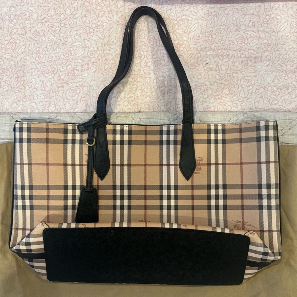 Burberry Reversible Tote Bag Haymarket Colors